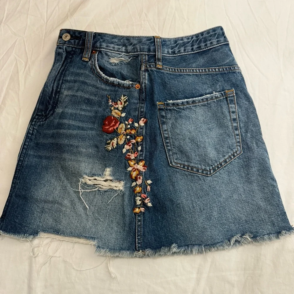 Abercrombie & Fitch Floral Embroidered Denim Mini Skirt Distressed Size 26 Boho